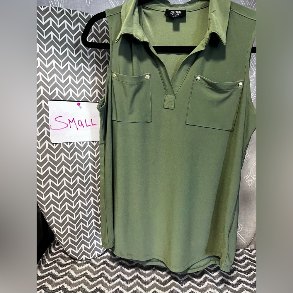 Small green tank shirt